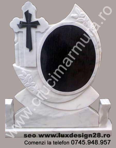 Monument funerar cruce marmura cu decoratiune neagra